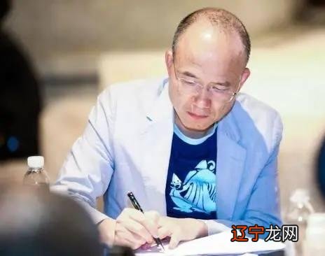 浙江穷小子,25岁赚100万,如今是上海首富,身家437亿,凭啥?