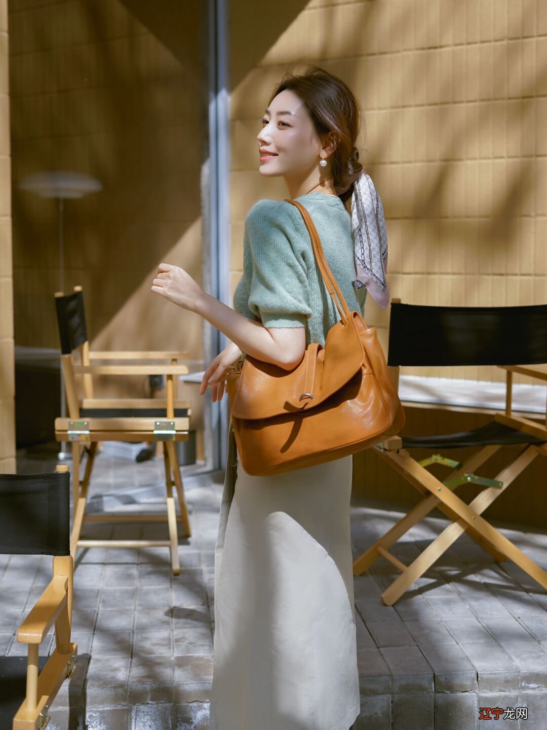 再强调一次：穿针织开衫真的很美！今年流行绿色＋蓝色，精致时髦