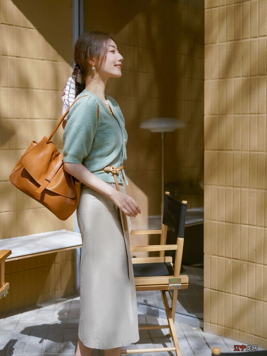 再强调一次：穿针织开衫真的很美！今年流行绿色＋蓝色，精致时髦