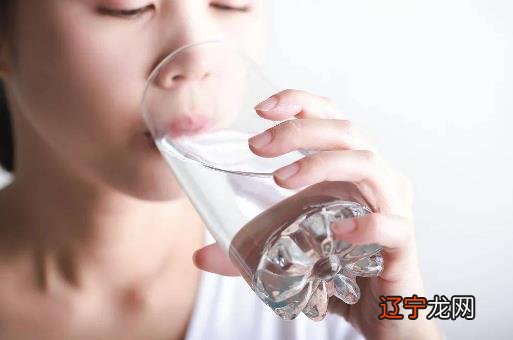 钙片饭前吃还是饭后吃?补钙要吃多长时间的钙片?