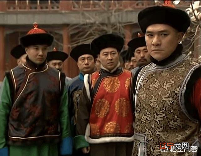 《雍正王朝》里八王议政时,老十三躺在担架上为何还能控制兵权?你怎么看?