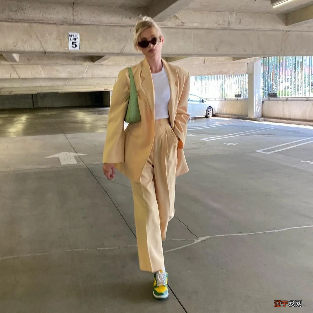 夏日穿搭灵魂,为什么还是T恤和背心?