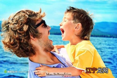 梦见小男孩对我笑是什么预兆 梦见小男孩