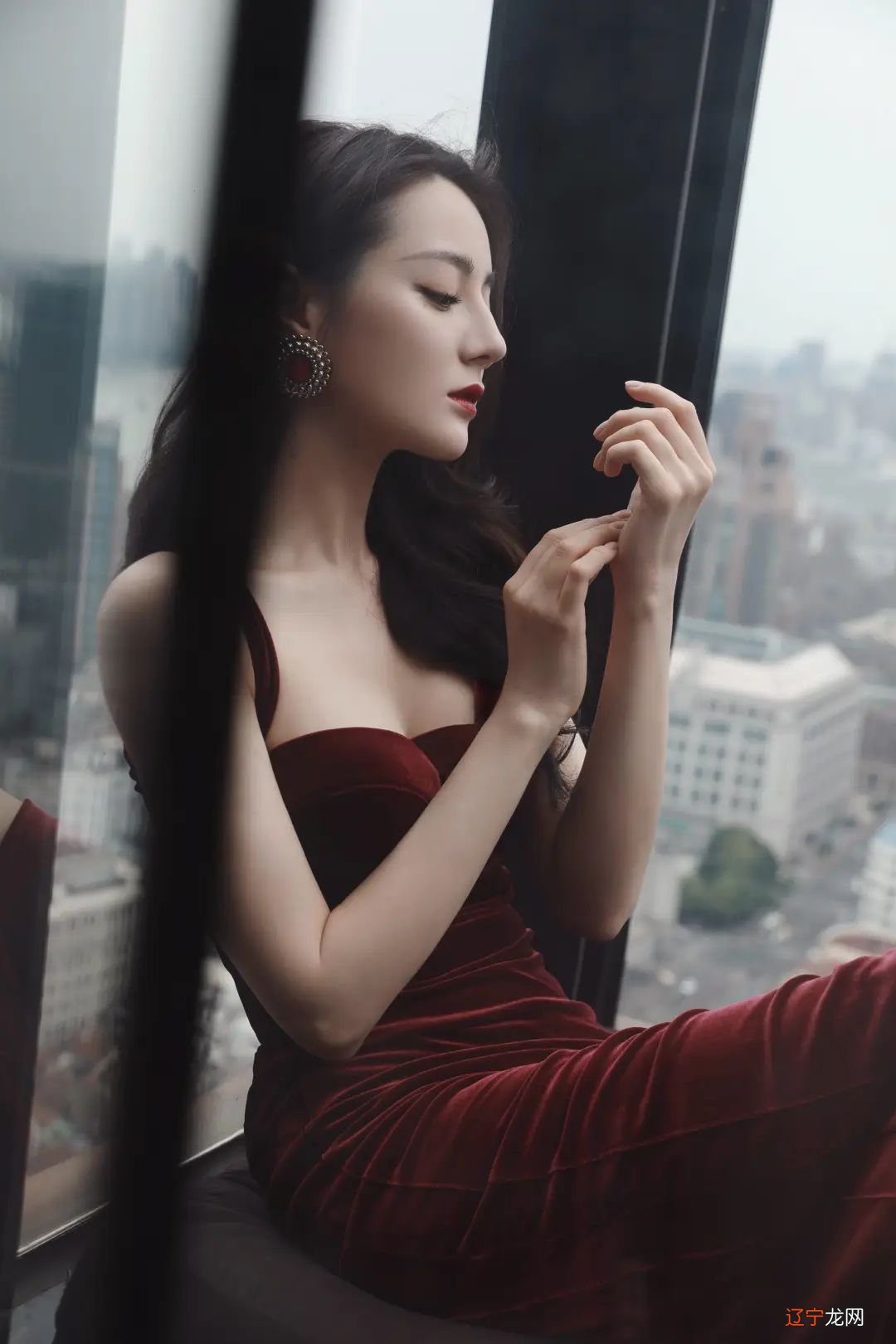 叶倩文一袭红裙,把我拉回最美好的港风年代