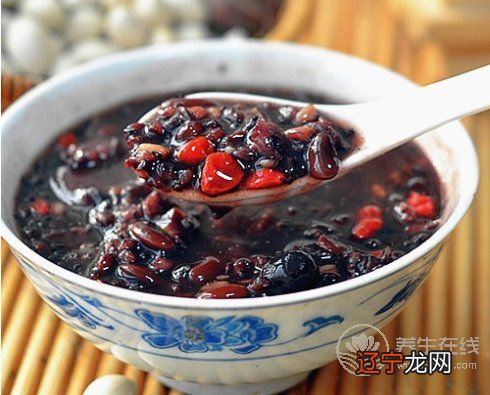 黑豆加枸杞，胜过很多补药