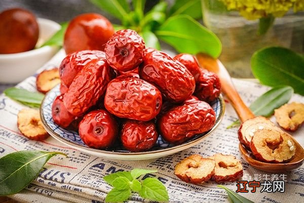 红枣为什么要炒黑再泡水喝 红枣炒黑泡水喝的功效