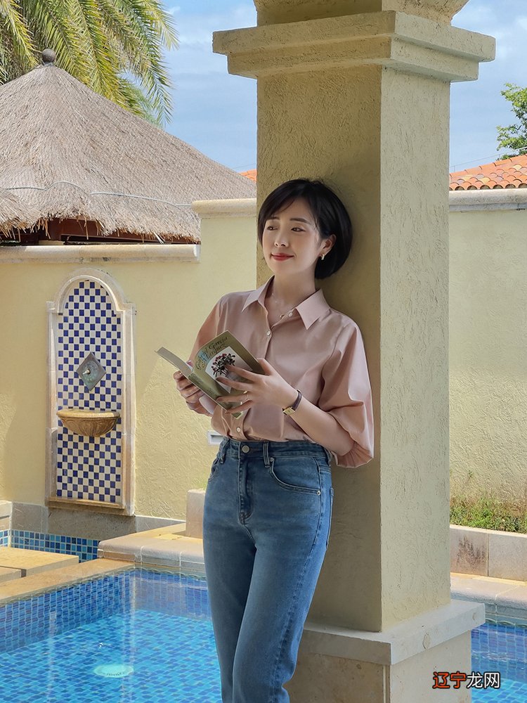 夏日穿搭，一件“衬衫”就能搞定，搭配半身裙或者牛仔裤，超好看