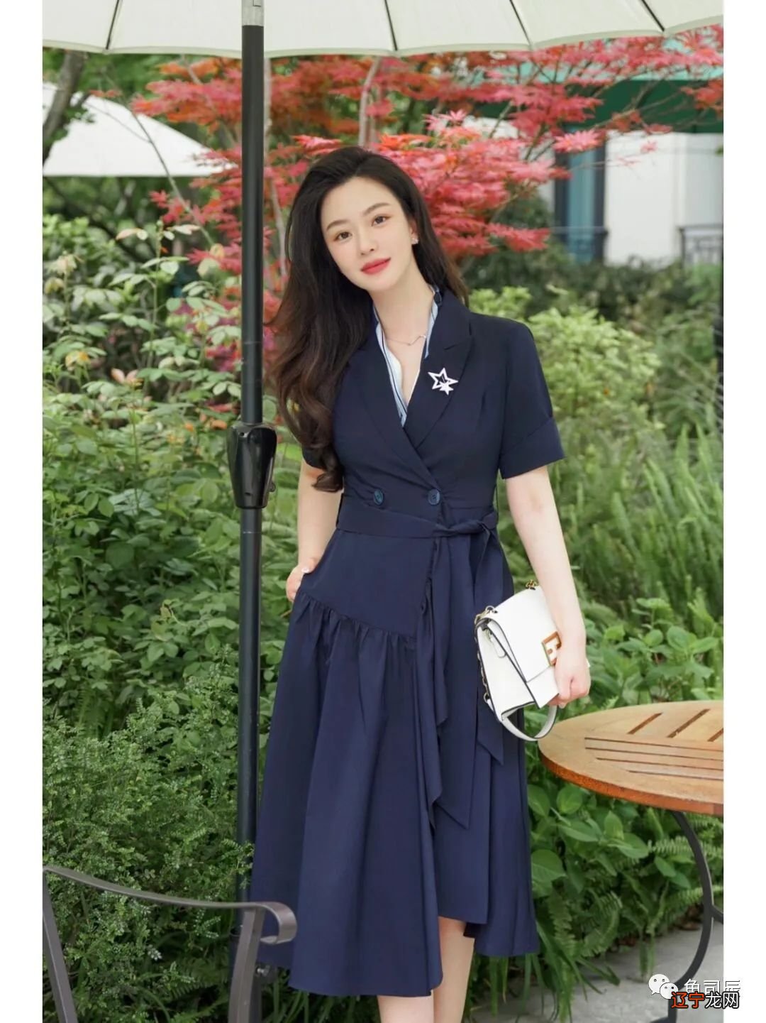 奔三奔四的女人，裙子应该穿“松”还是穿“紧”？看完这5套就懂