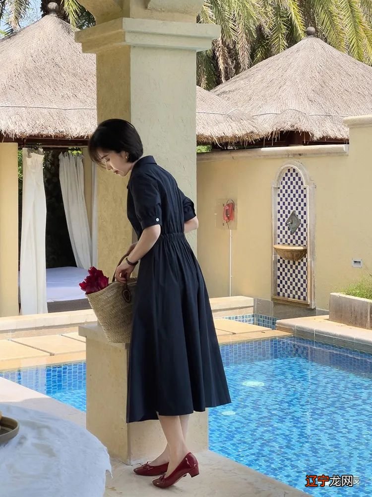 奔三奔四的女人，裙子应该穿“松”还是穿“紧”？看完这5套就懂