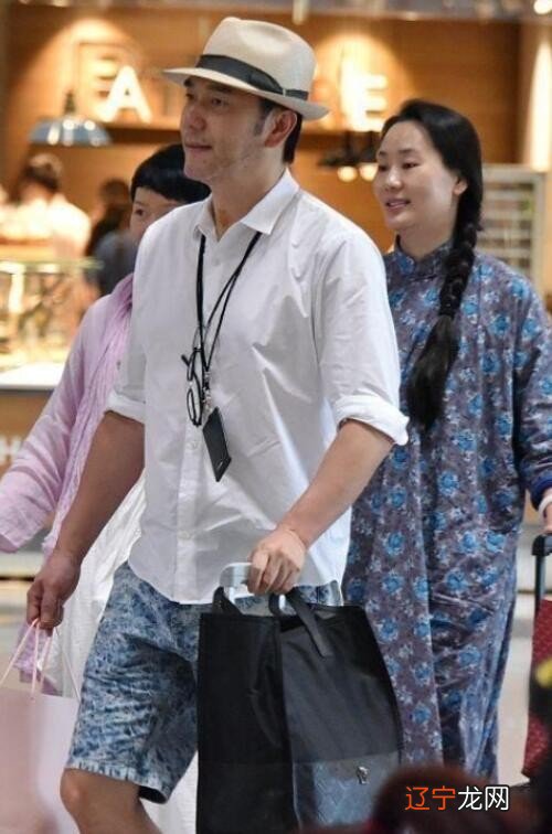 林依轮超模老婆太有气质!无惧素颜走机场,穿粗布麻衣也难掩高级