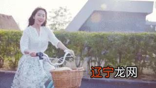 让人看一眼就爱上的“小女人”穿搭，优雅贵气，还很时尚