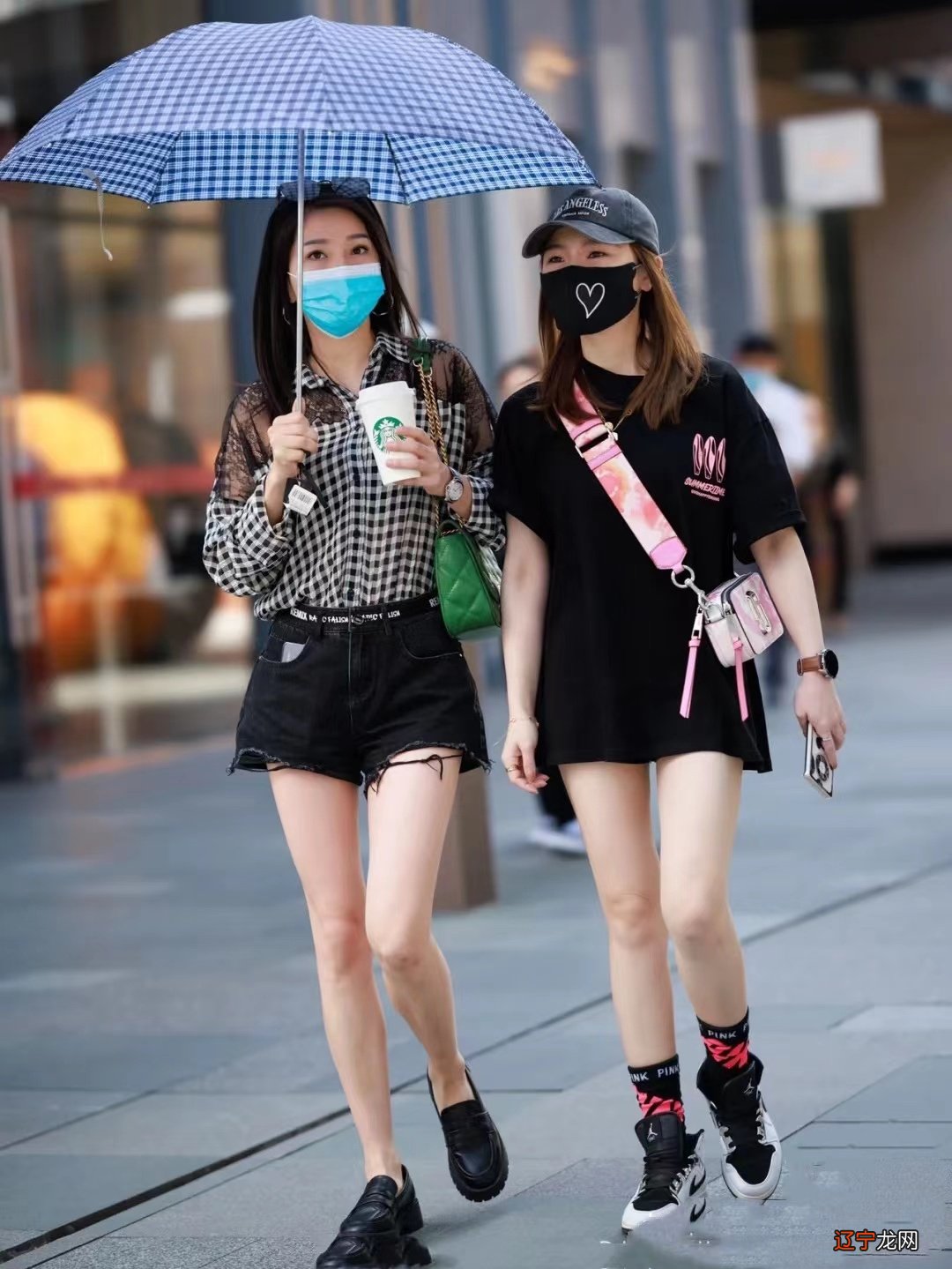 成都街头的姑娘,才是“时髦女人”该有的样子,四个细节传递美