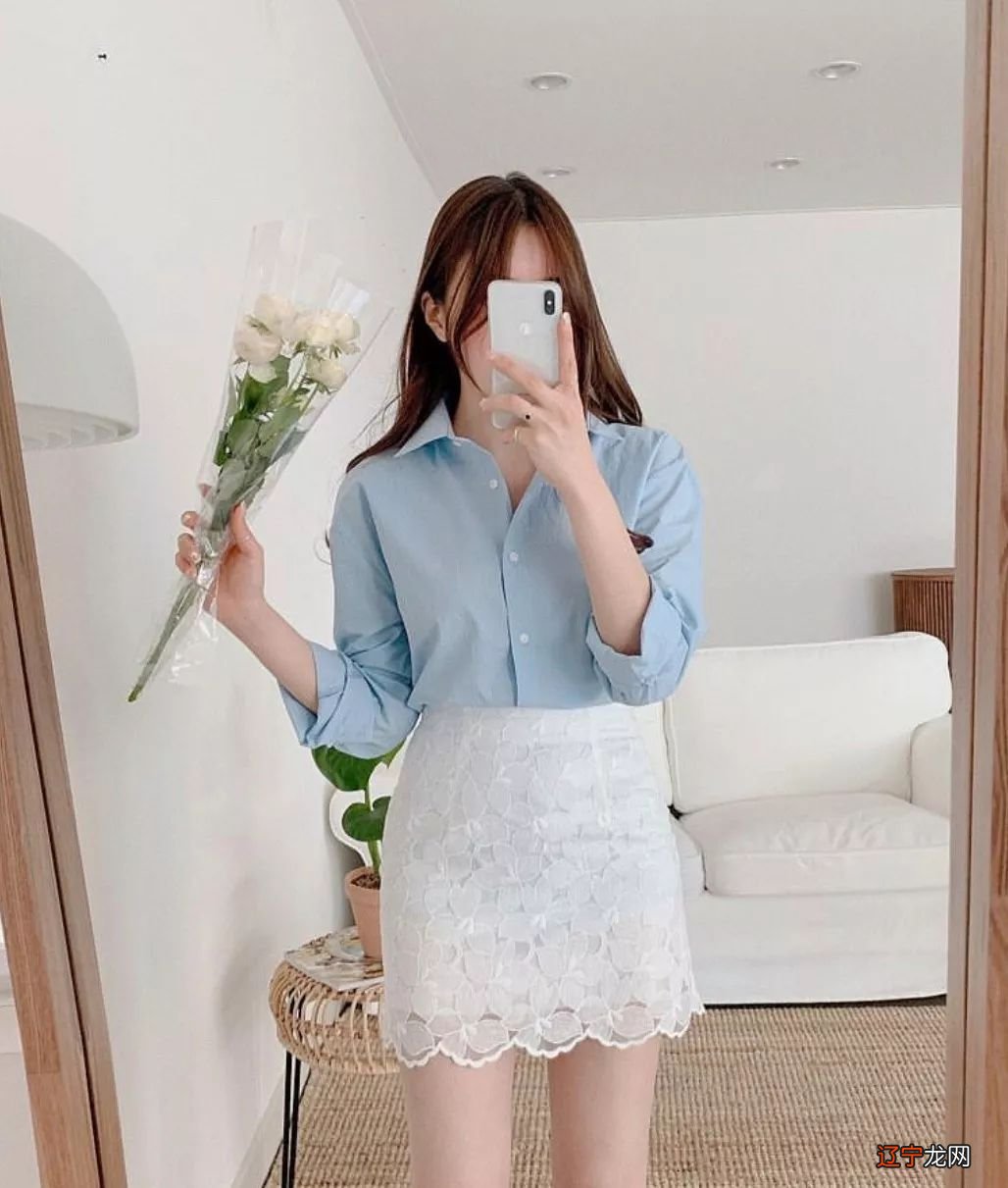 夏天穿衬衫，既可以搭配裤子，又可以搭配半身裙，大方时髦显气质