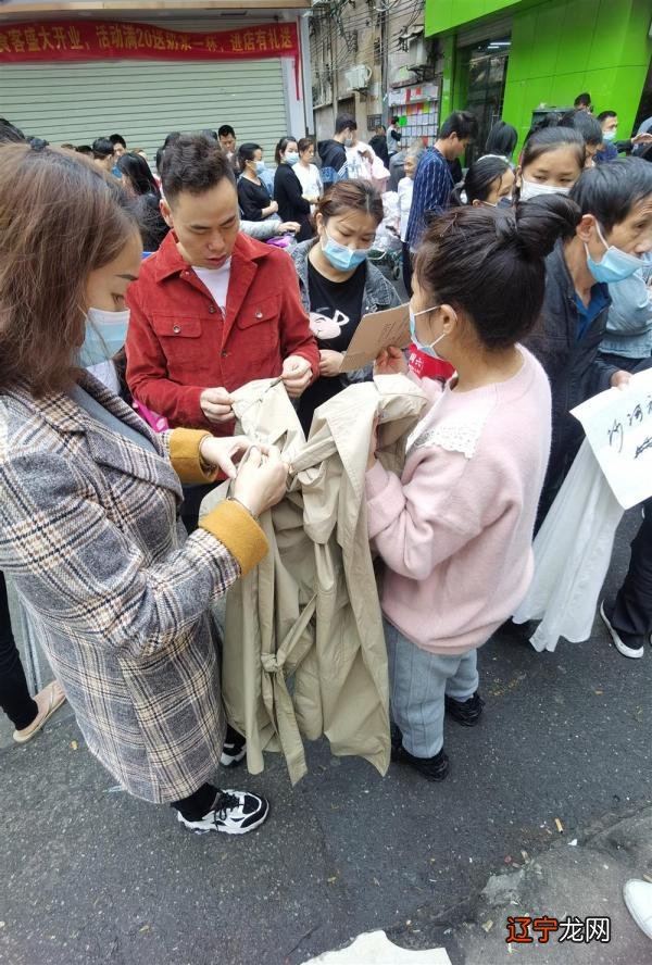 老板站街排队两公里让工人挑,广州制衣厂“高薪招工难”,真相是啥?