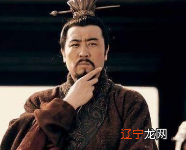 在进入益州时,刘备没有派张飞守荆州的原因是为何?