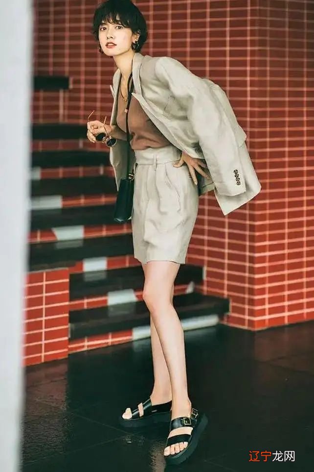 腰粗肩膀宽的40+、50+的女性如何提升衣品?这些小心思你一定要会