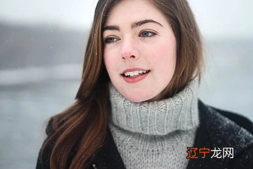 约会第二天就牵手