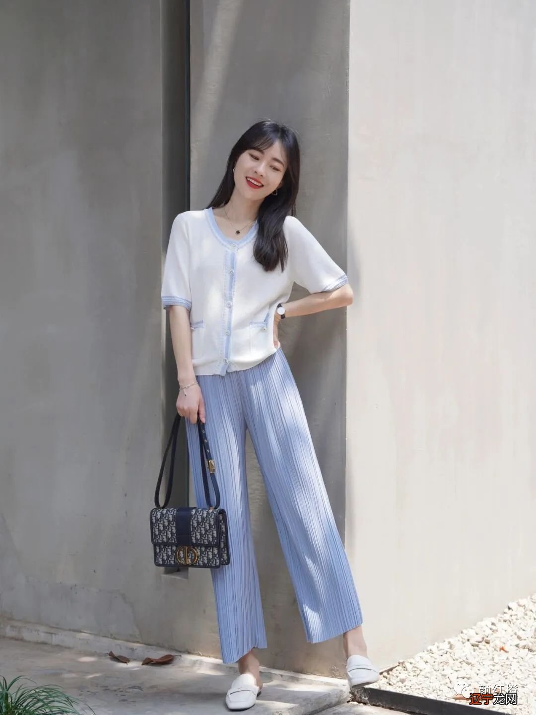 谁能拒绝这些简约清爽的夏季穿搭？日常随性又百搭，时髦精致