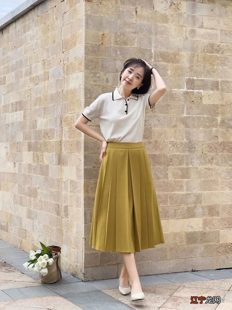 谁能拒绝这些简约清爽的夏季穿搭？日常随性又百搭，时髦精致