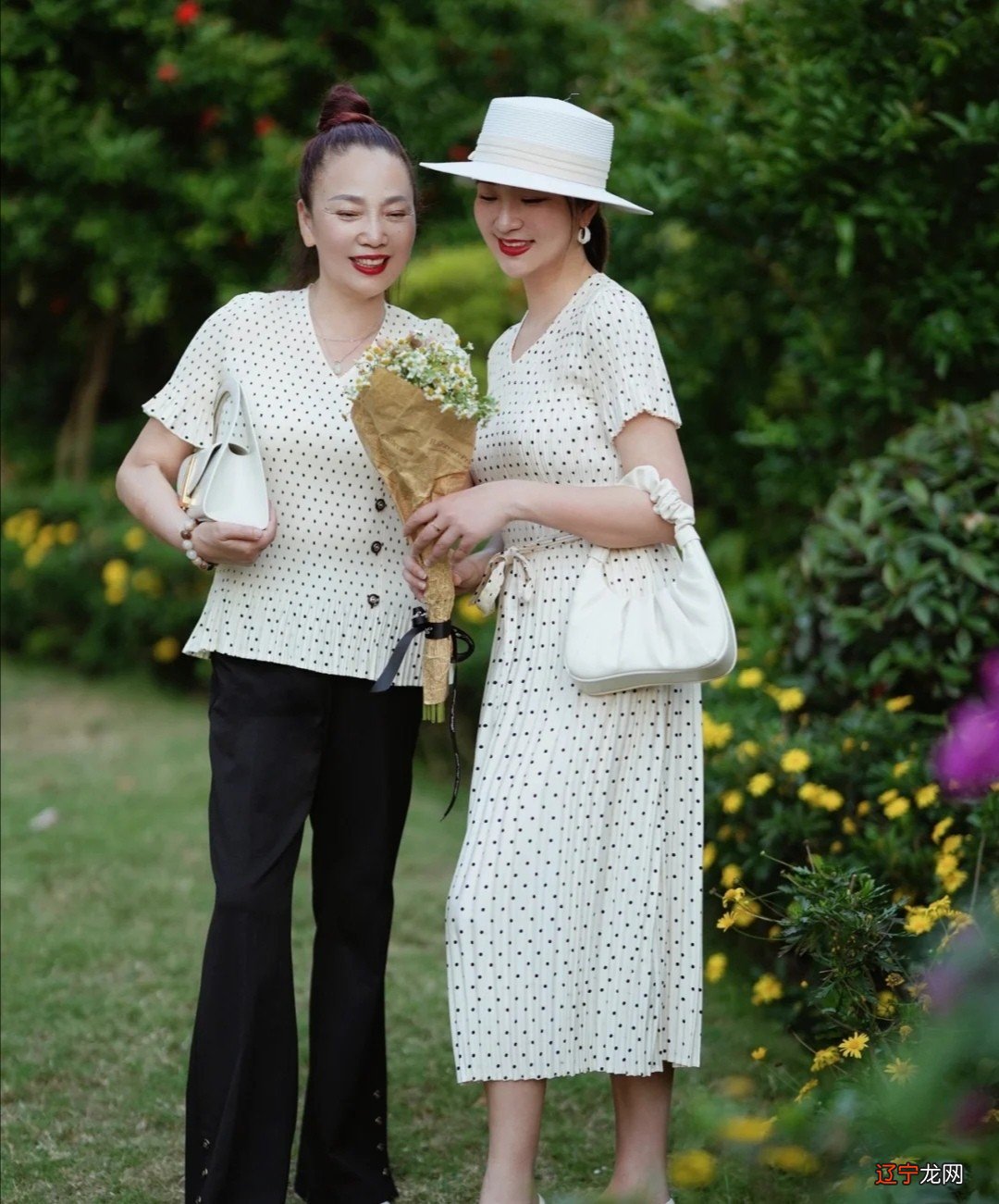 50＋的妈妈就要这样穿，精致优雅又显贵气，时尚大气又显年轻