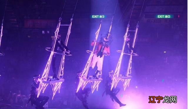 郭富城演唱会握手全部视频-郭富城演唱会湿身