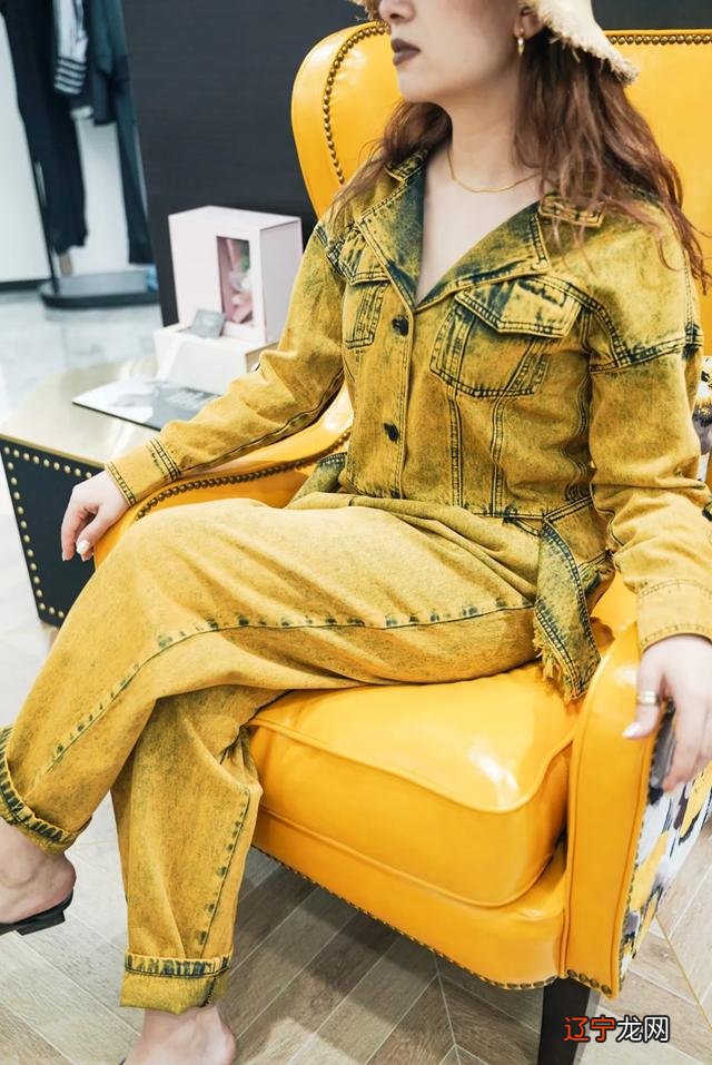 少数民族服装专卖店-少数民族服装