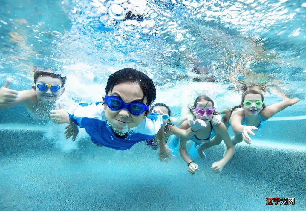 在游泳时不小心呛水应该怎样处理