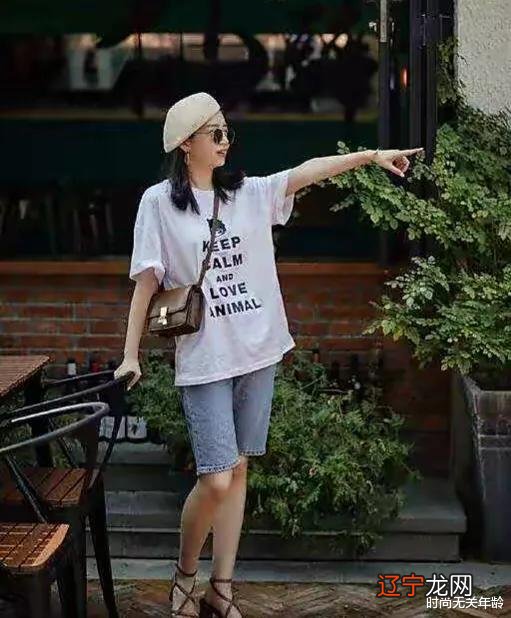 白Tee穿搭不无聊！这些搭配方案足够你穿一整个夏天都不重样