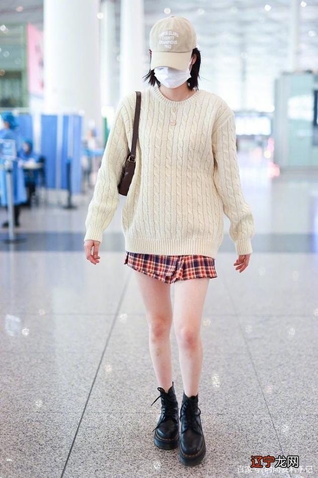 今年秋天流行“毛衣＋短裙”，时髦洋气又不失高级