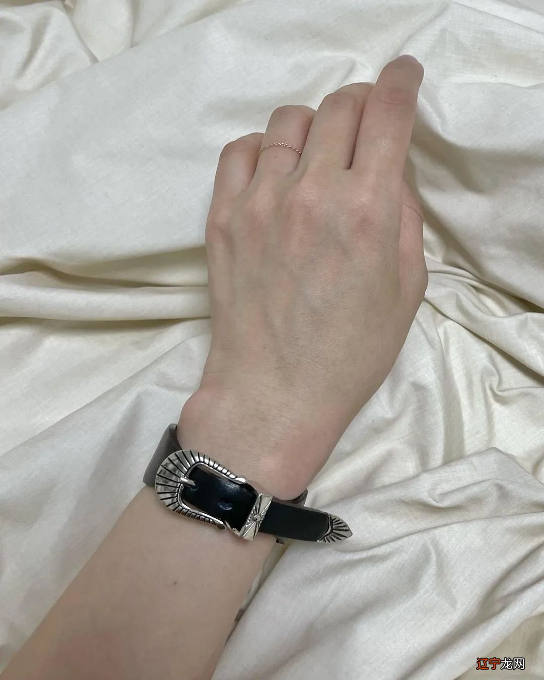 还是拉链、水波纹?近期最打动消费者的“细节设计”调研报告