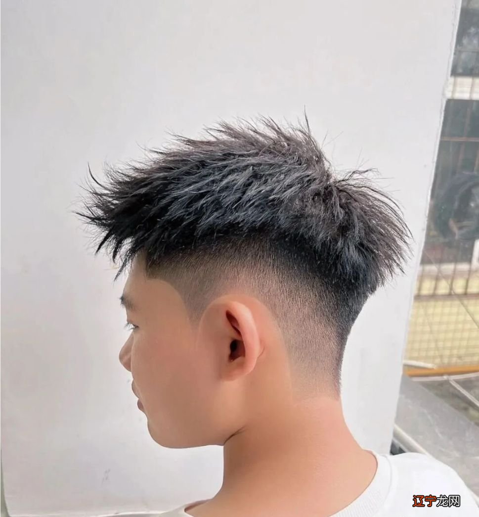 男士发型不要太夸张，选这16款就对了，清爽时尚很有型