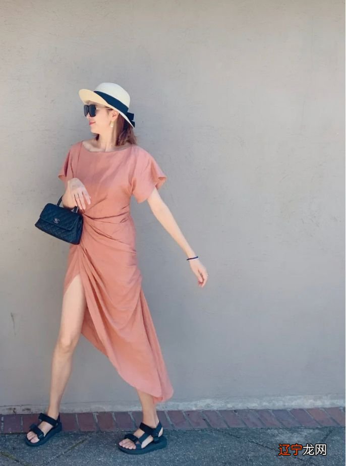 女人到了中年，尽量少穿这4种“假时髦”的颜色，会显廉价又俗气