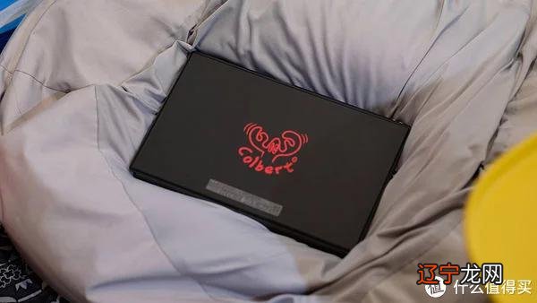 艺术家联名款高能来袭,华硕无畏二合一触屏笔记本 打造时尚生产力