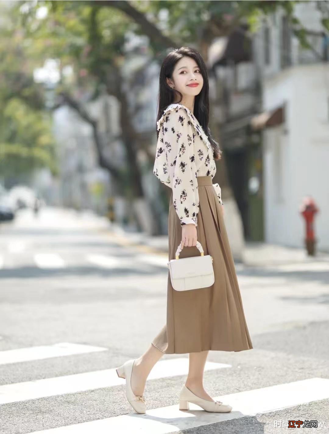 皮肤偏黄、黑的女生，夏天穿这3个颜色才好看，显白又高级