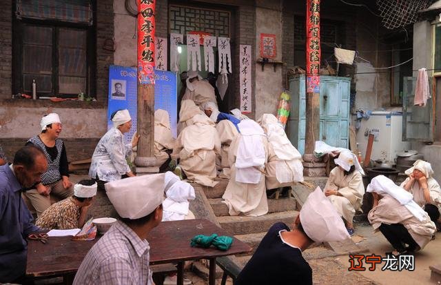 梦见坟墓是好的兆头还是坏的兆头 梦见坟墓塌陷什么兆头