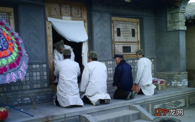 梦见坟墓是好的兆头还是坏的兆头 梦见坟墓塌陷什么兆头