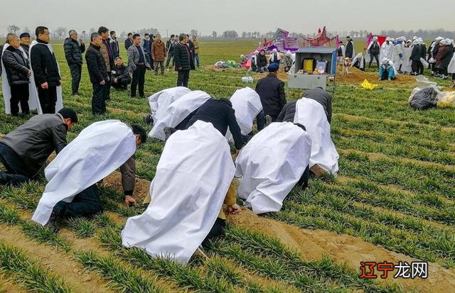 梦见坟墓是好的兆头还是坏的兆头 梦见坟墓塌陷什么兆头