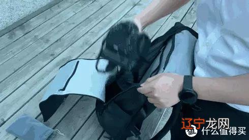 商务气息满满，又可扩容的双肩包，颜值与实用并存的地平线8号旅行机能包