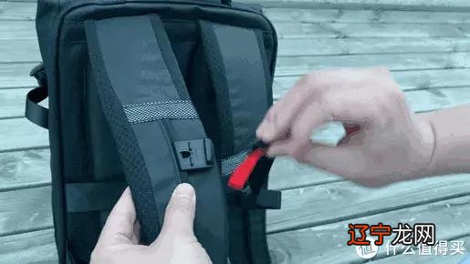 商务气息满满，又可扩容的双肩包，颜值与实用并存的地平线8号旅行机能包