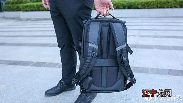 商务气息满满，又可扩容的双肩包，颜值与实用并存的地平线8号旅行机能包