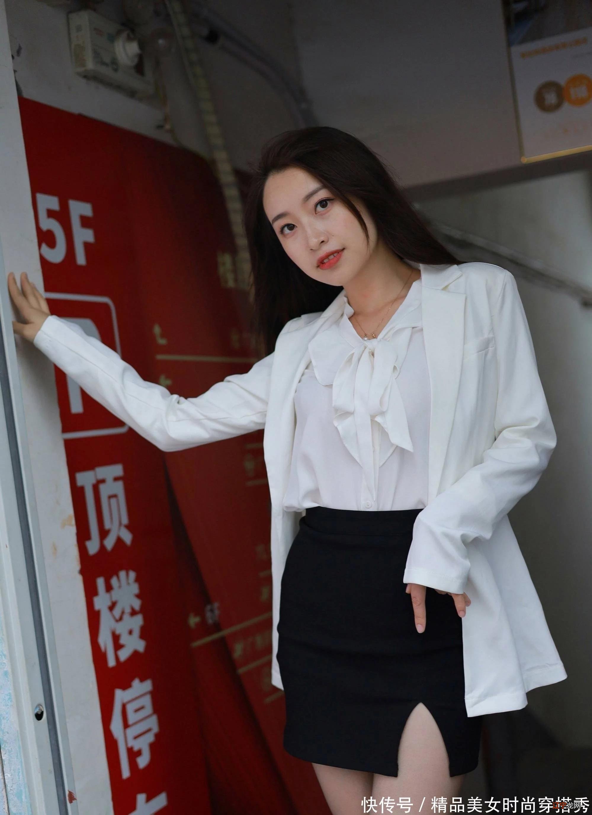 白衬衫太适合通勤穿了，飘带+V领，尽显优雅，知性大方