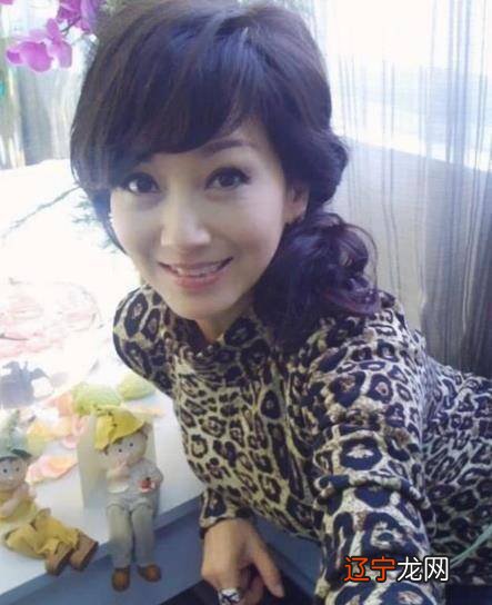 赵雅芝和林青霞的时尚穿搭，你更喜欢哪个？