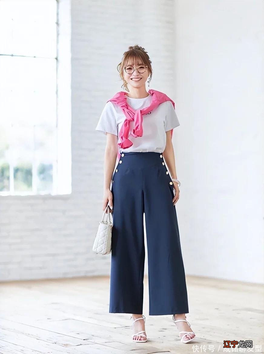 还在愁夏季穿搭没有思路?日系极简风搭配安排上吧,显气质又高级