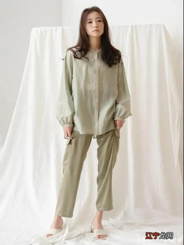 30岁日本熟女爱穿彩色衬衫，经典款加点时尚感，显高轻熟又优雅