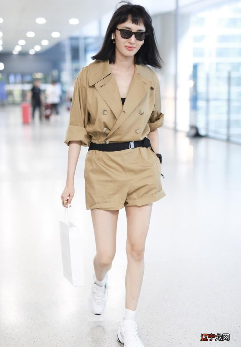夏季换件短袖西装吧，清凉大方还挺有个性，穿出时尚潮人的品质