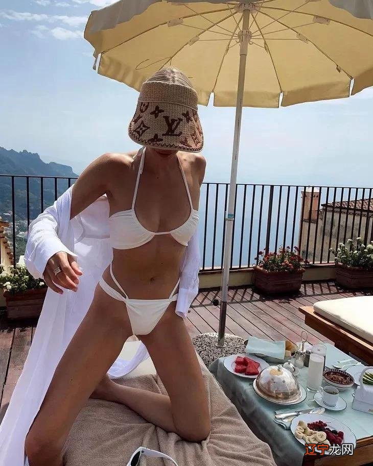 下周穿什么 | 女明星们的降温神器，可续命