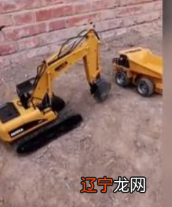 父亲带儿子用玩具拍数百集军事大片！你觉得他们拍的大片如何？