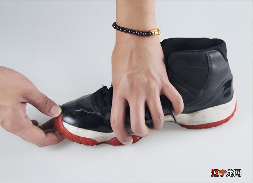 鞋子开胶就扔掉?浪费!修鞋匠教你方法,美观牢固不开胶!
