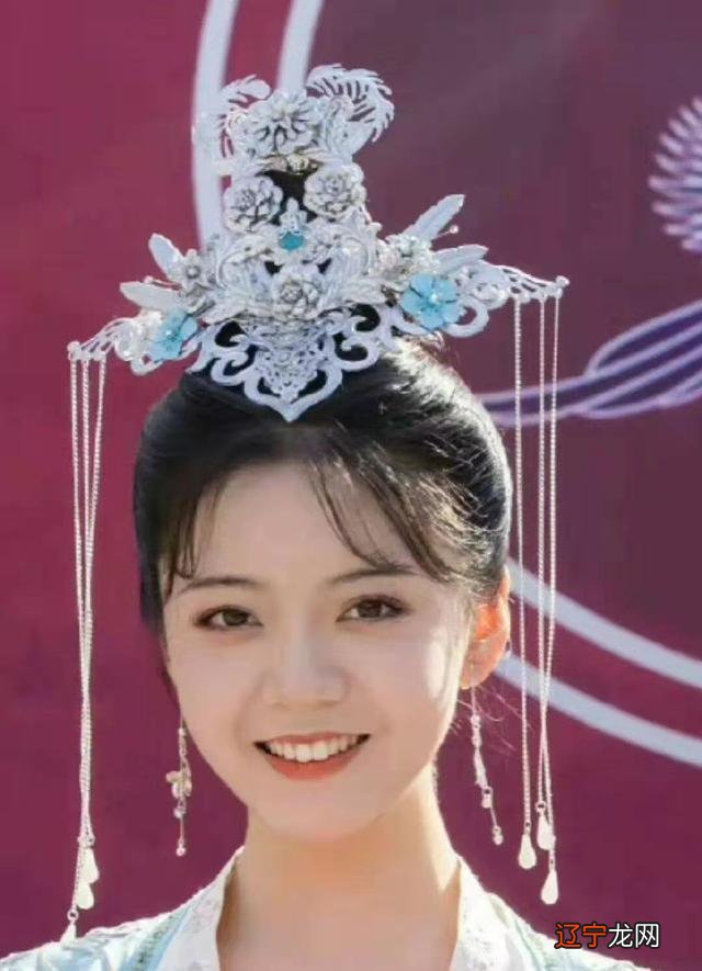 现在的妆造真是又贵又摆烂，看看同一个人在汉服圈和影视圈对比！