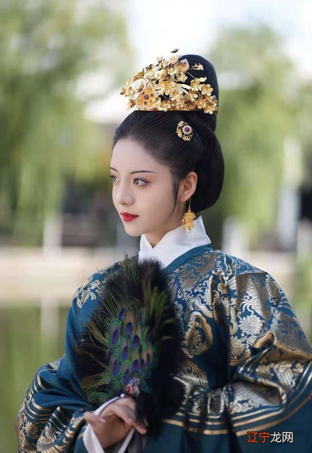 现在的妆造真是又贵又摆烂,看看同一个人在汉服圈和影视圈对比!